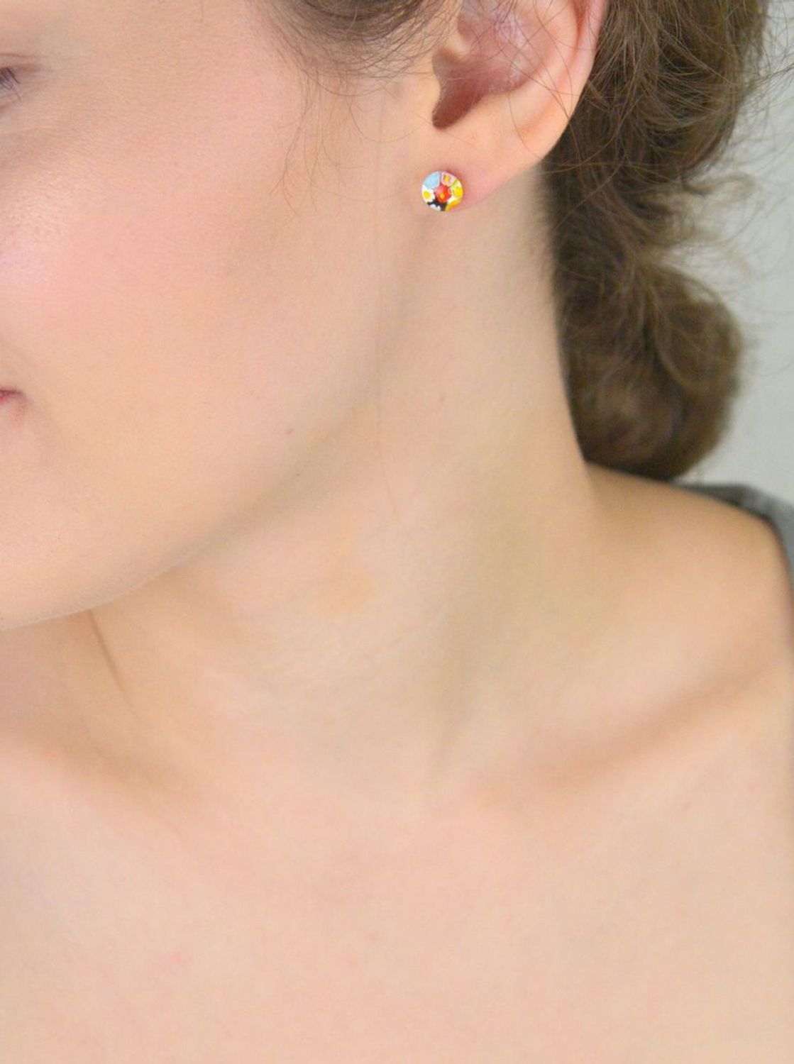 Kolczyki damskie srebrne 925 z oryginalnym szkłem Murano – model Murano 60. Ręcznie robione, lekkie (1,60 g), z zapięciem na sztyft. Subtelne i kolorowe – idealne na prezent!1.jpg